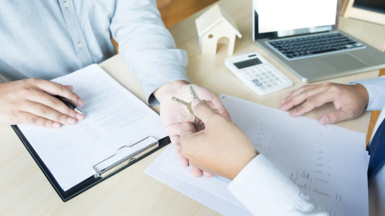 Contratos imobiliários de compra e venda: saiba o que é preciso observar!