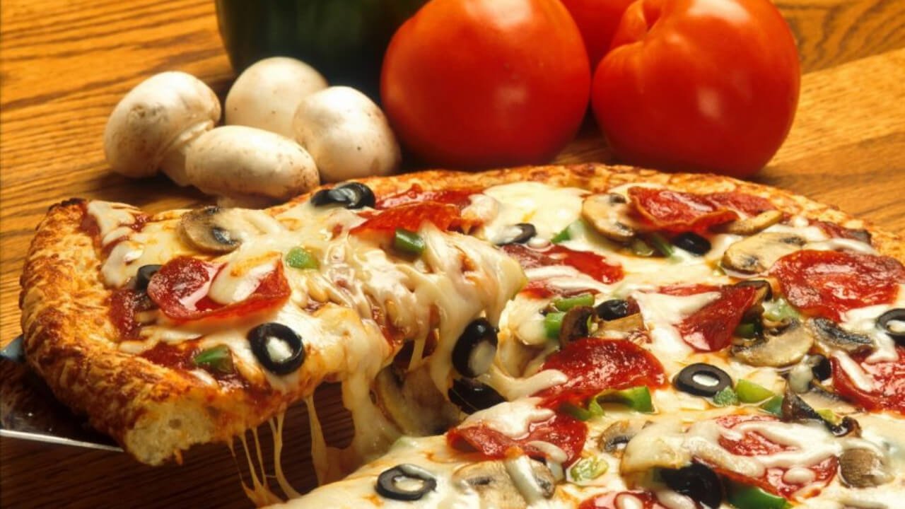 Na Paraíso Pizzaria e Restaurante as opções de sabores para sua