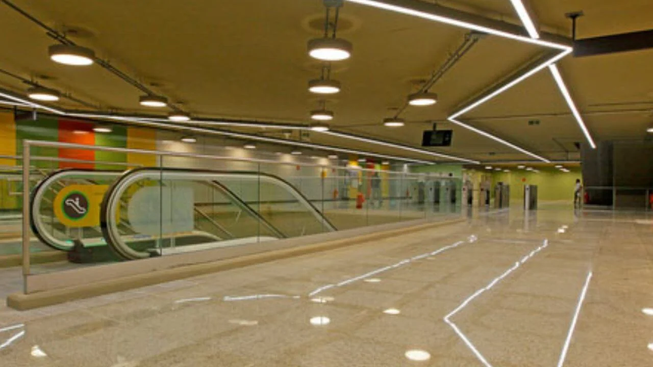 jardim de alah Estacao de Metro no Leblon
