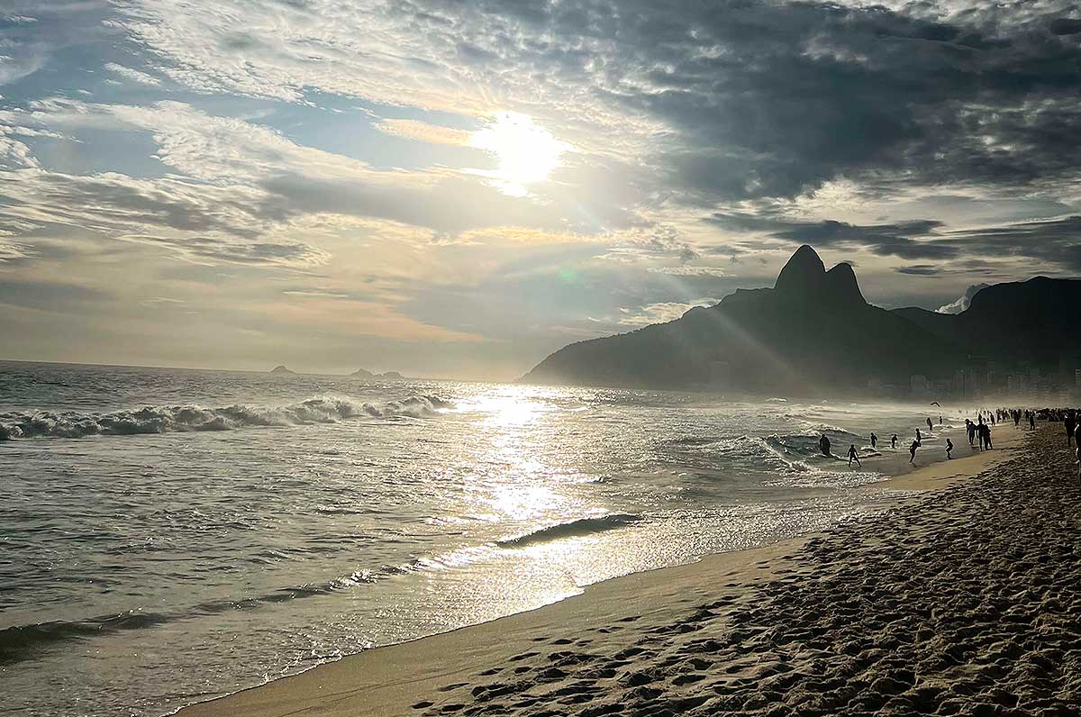 Pôr do sol praia de Ipanema Morro Dois Irmãos Rio de Janeiro RJ
