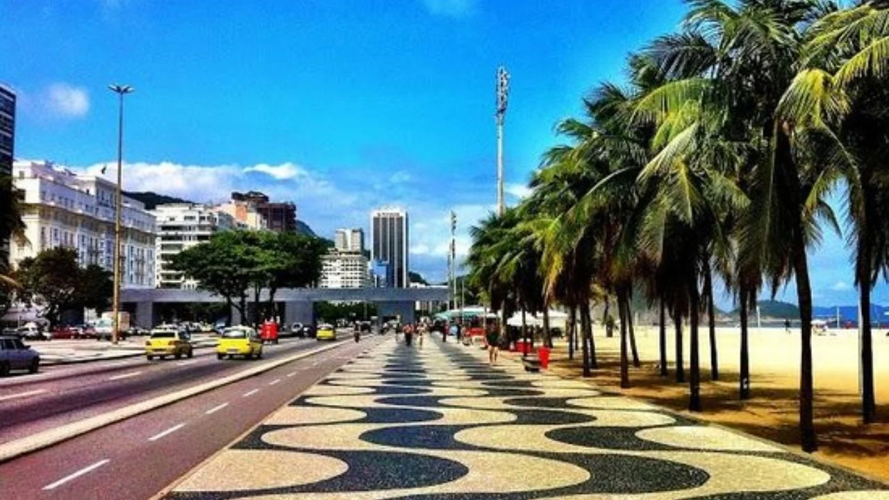 calçadao morar em copacabana no rio de janeiro