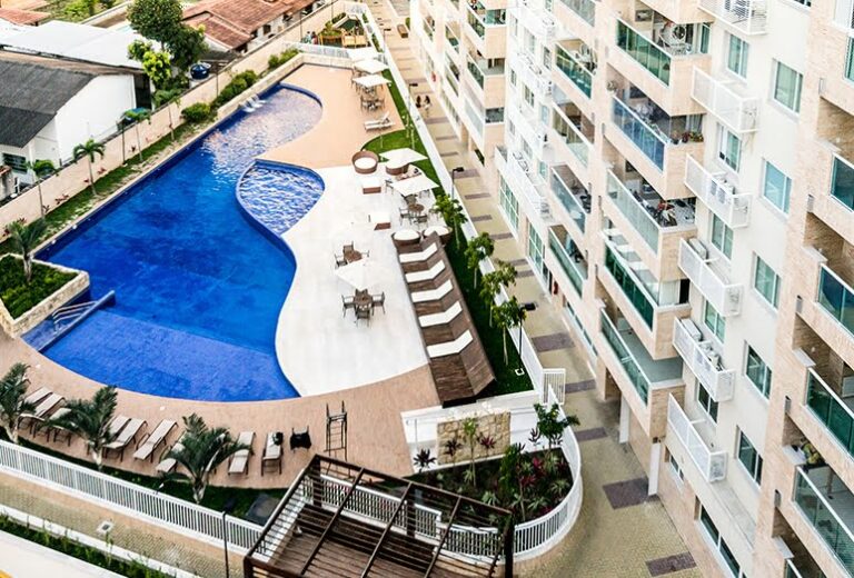 Residencial na Estrada do Guanumbi: Bourgogne Residences Gourmet Freguesia RJ