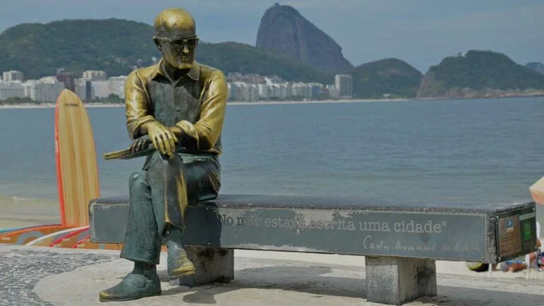 Estatuas em Copacabana – Memória viva da cultura brasileira