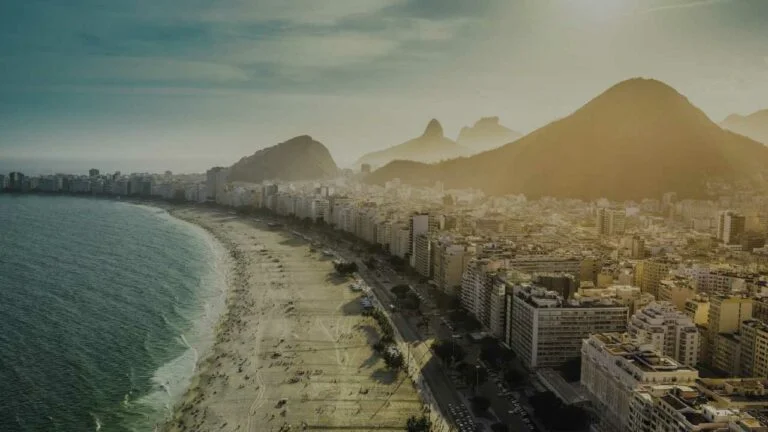 Praia de Copacabana – Uma ideia de passeio no Rio de Janeiro