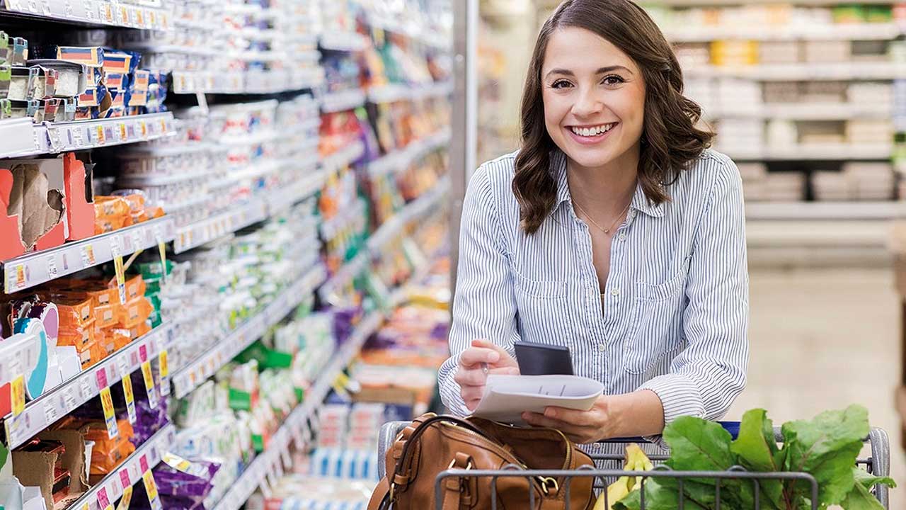 Cliente fazendo compras Supermercados em Copacabana Rio de Janeiro