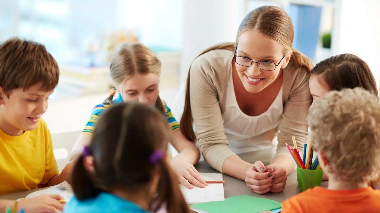 Professora e alunos Escolas no Itanhangá Rio de Janeiro